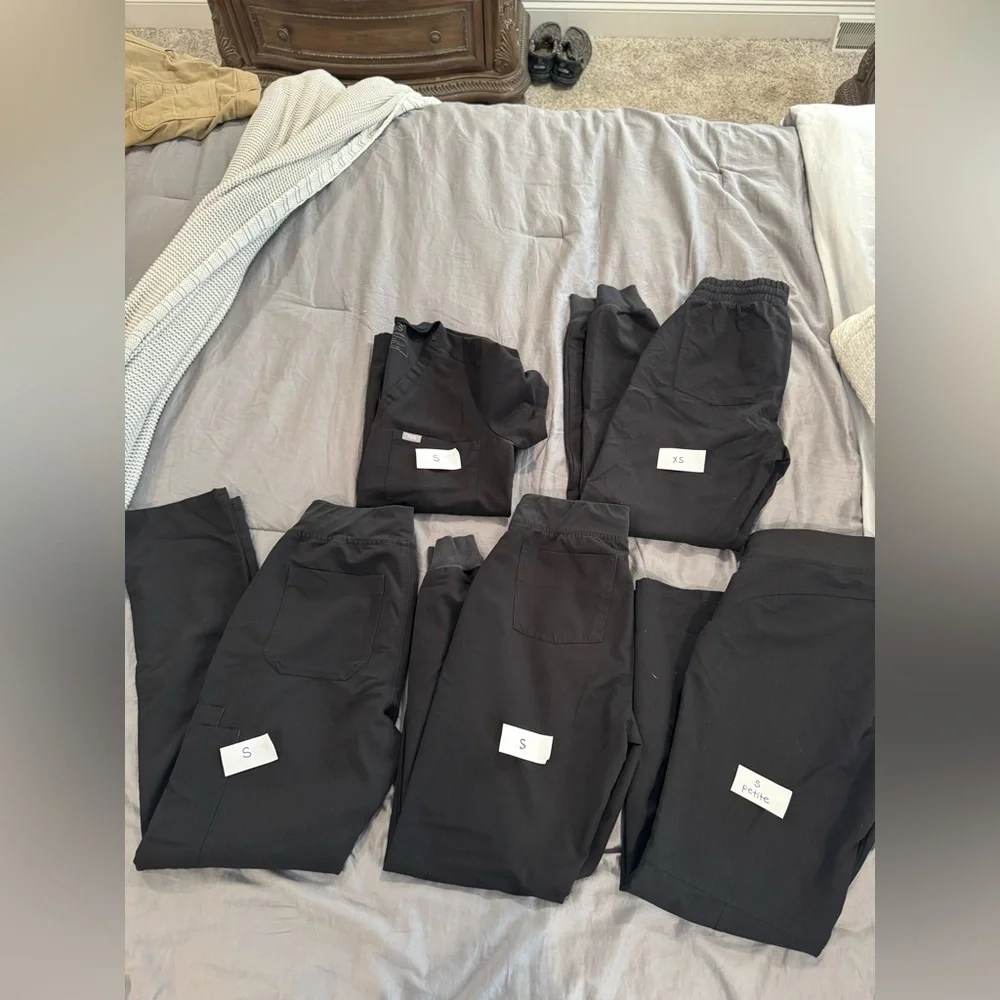 Women’s scrubs - used like new - Picture 5 of 13